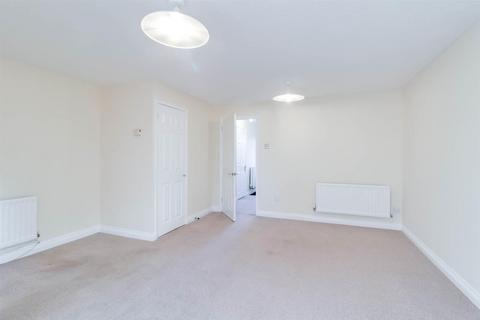 3 bedroom end of terrace house to rent, Hucclecote GL33UG