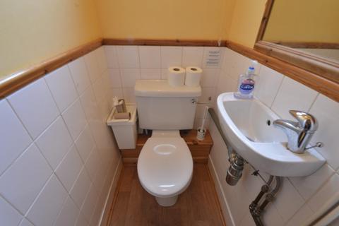 5 bedroom terraced house to rent, Chesterfield Gardens, London N4