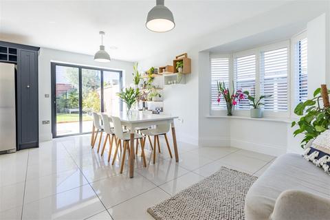 undefined, Boleyn Row, Epping
