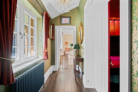 Cromlix Cottage Summer Hill, Chislehurst, BR7 5NZ