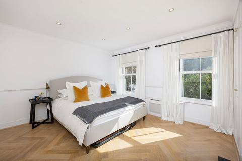 3 bedroom flat for sale, Medfield Street, Putney, London