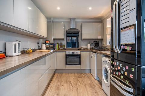 3 bedroom detached house for sale, Blenheim Gardens, Grove