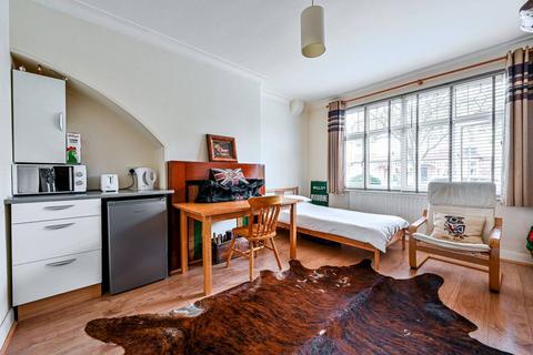 6 bedroom terraced house for sale, Westdown Road, Catford, London, SE6