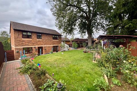 4 bedroom detached house for sale, Pine Ridge, Southfields, Northampton NN3