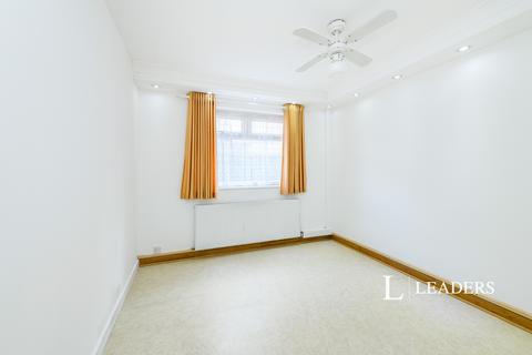 5 bedroom bungalow to rent, Milton Road, CR3