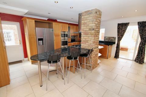 4 bedroom detached house for sale, Cedar Avenue, High Wycombe HP15