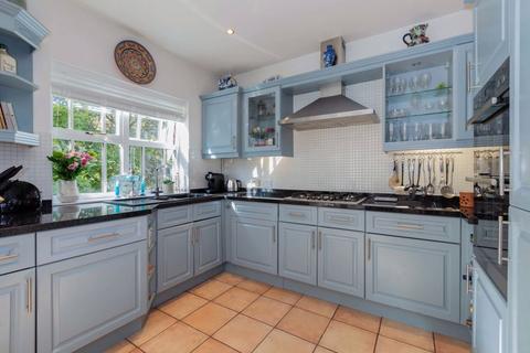 2 bedroom apartment for sale, Palmerstone Court, Virginia Water GU25
