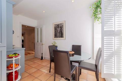 2 bedroom apartment for sale, Palmerstone Court, Virginia Water GU25