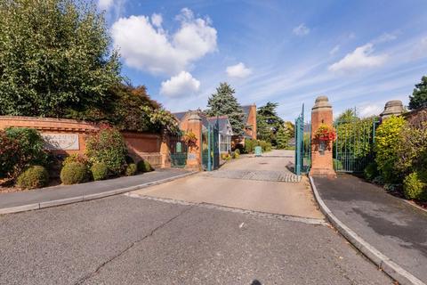 2 bedroom apartment for sale, Palmerstone Court, Virginia Water GU25