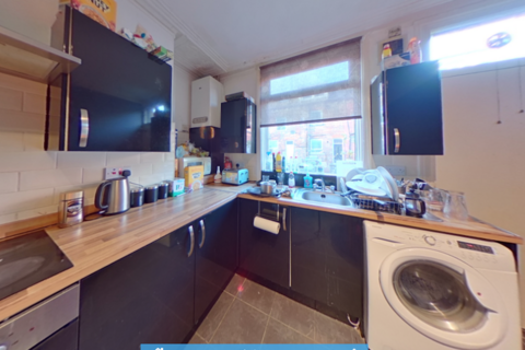 4 bedroom terraced house to rent, 24 Ashville Grove, Hyde Park, Leeds LS6