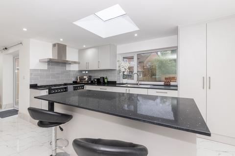 4 bedroom detached house to rent, Gipsy Lane, Wokingham, RG40