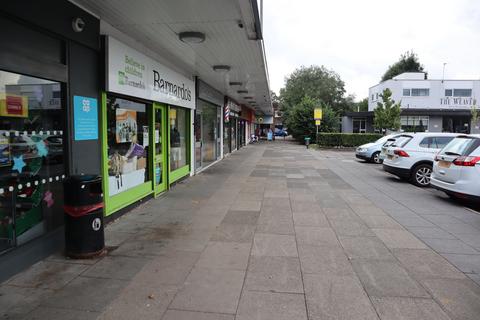Shop to rent - Thornton Square, Macclesfield SK11