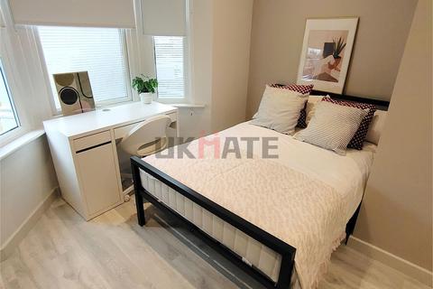 undefined, Villiers Road, Kingston upon Thames KT1