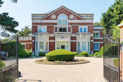 2 bedroom apartment to rent, Baring Road, Cowes