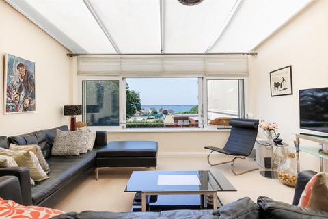 2 bedroom apartment to rent, Baring Road, Cowes