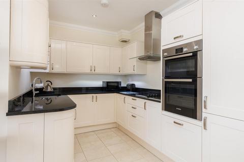 2 bedroom apartment to rent, Baring Road, Cowes