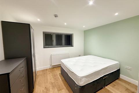 1 bedroom in a house share to rent, The Frithe, Slough