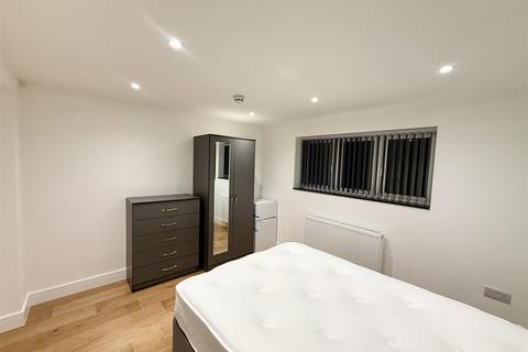 1 bedroom in a house share to rent, The Frithe, Slough
