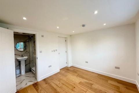 1 bedroom in a house share to rent, The Frithe, Slough