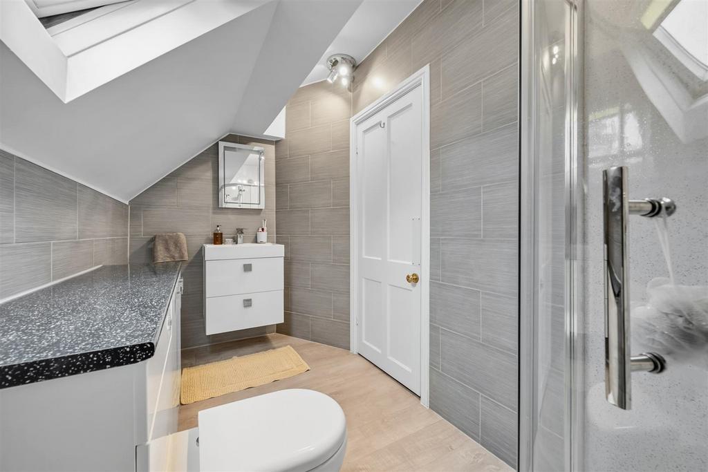 En-Suite - vanity unit.jpg