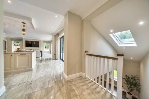 4 Hall Drive, Middleton, Manchester, M24 1NA