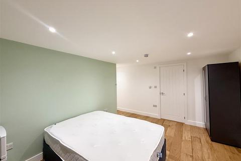 1 bedroom in a house share to rent, The Frithe, Slough