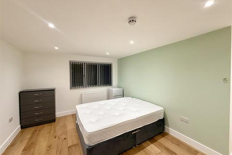 1 bedroom in a house share to rent, The Frithe, Slough