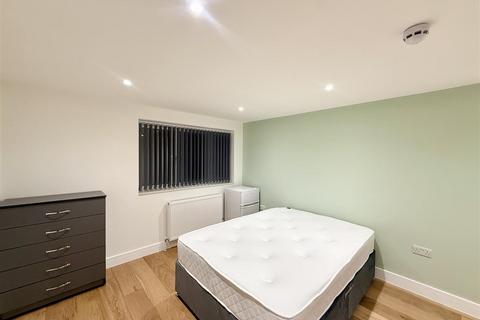 1 bedroom in a house share to rent, The Frithe, Slough