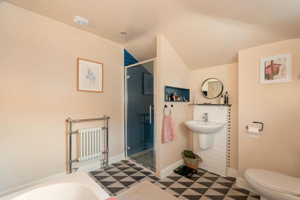 0 G6 PABN - Bathroom B.jpg