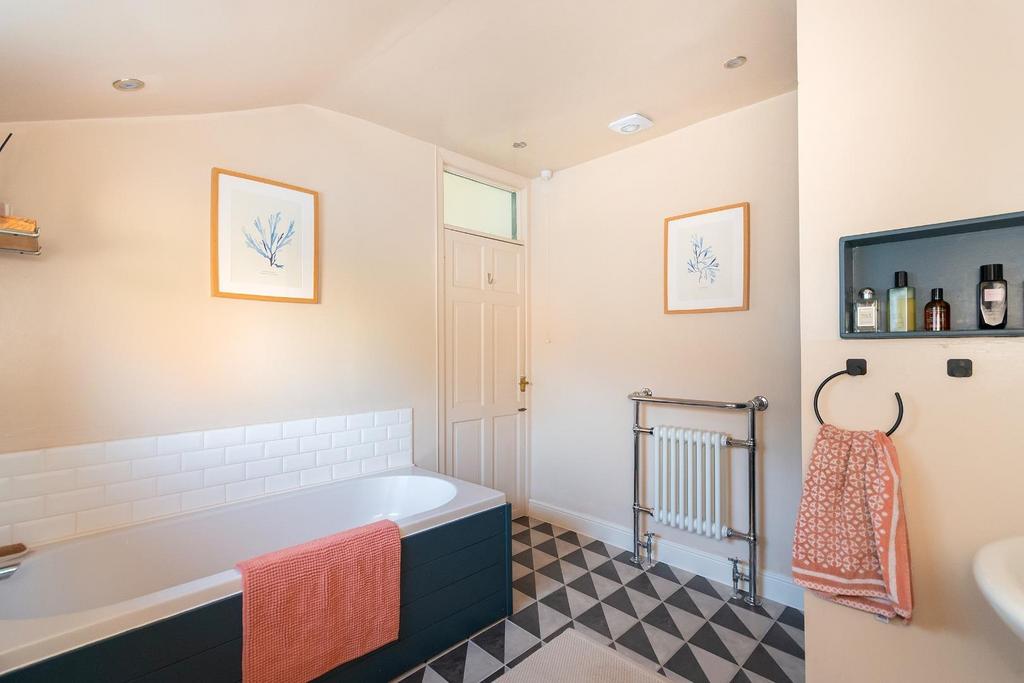 0 G6 PABN - Bathroom A.jpg