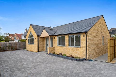 2 bedroom detached bungalow for sale, Cheltenham Road , Kinsham , Tewkesbury , GL20