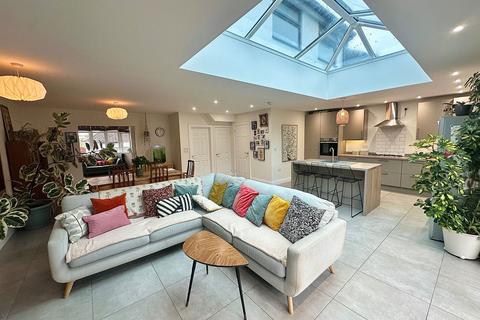 24 Barons Way, Northampton, NN2 8HP