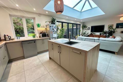24 Barons Way, Northampton, NN2 8HP