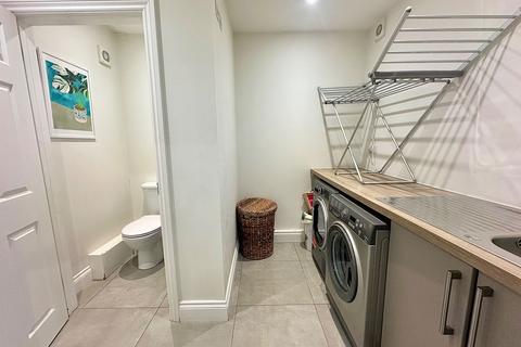 24 Barons Way, Northampton, NN2 8HP