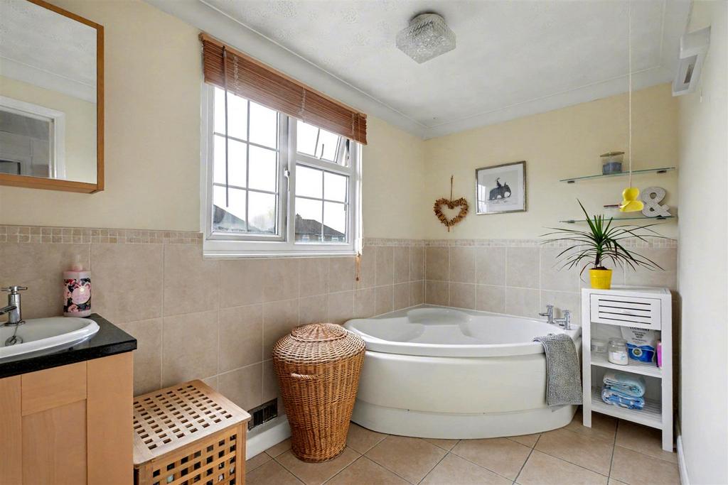 Bathroom 1.jpeg