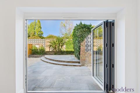 undefined, F8, Holloway Hill, Lyne, Chertsey, Surrey, KT16