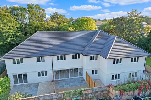 undefined, F2, Holloway Hill, Lyne, Chertsey, Surrey, KT16