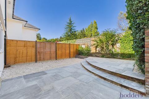 undefined, F2, Holloway Hill, Lyne, Chertsey, Surrey, KT16