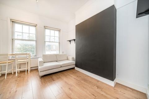 undefined, Broad Street, Teddington TW11