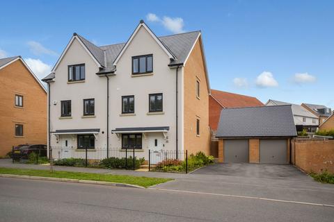 4 bedroom semi-detached house for sale, Leverett Way, Saffron Walden