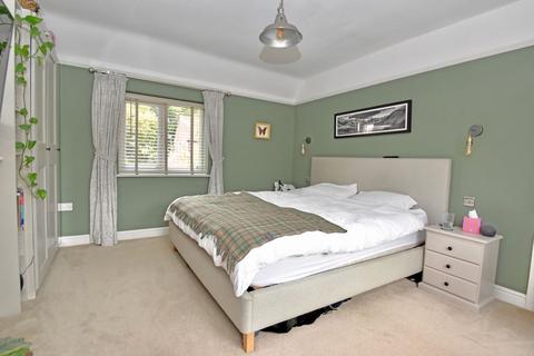 4 Goring Road, Woodcote, Reading, RG8 0QG