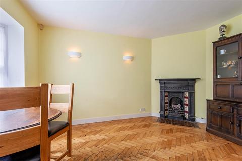 undefined, Midholm, Golders Green, London