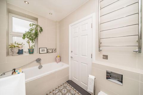 35 Newry Road, Twickenham, TW1 1PJ