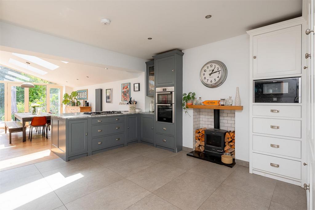 Kitchen / dining