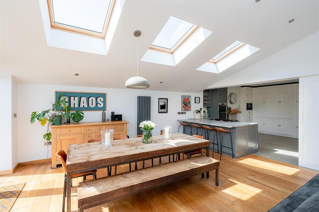 Dining / kitchen