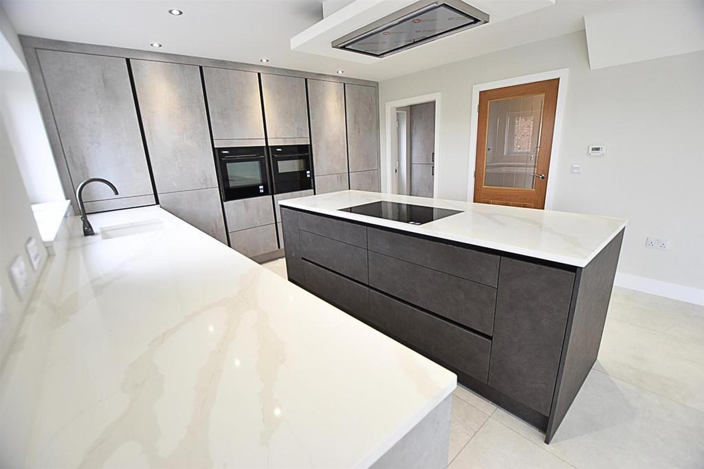 Living dining day kitchen