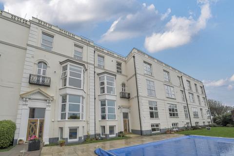 2 bedroom flat for sale, Clarence Parade, Hampshire PO5
