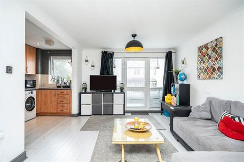 2 bedroom flat for sale, Candle Street, London E1
