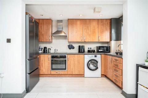 2 bedroom flat for sale, Candle Street, London E1