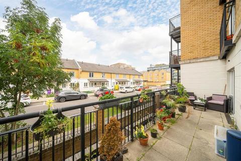 2 bedroom flat for sale, Candle Street, London E1